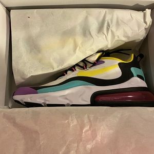 NIKE Air Max 270 React